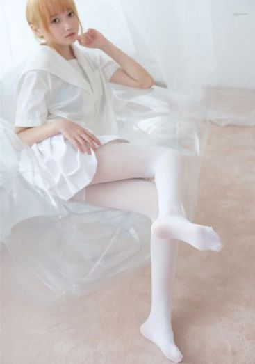 欧美款式蓝宝石戒指_BD韩语电影在线观看
