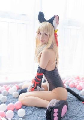 欧美长皮衣美女街拍_蓝光高清免费观看
