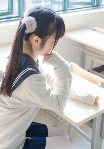 黑白头像欧美女生头像_720全集免费播放